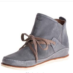 Chaco Women's Harper Mid Hiking Shoe